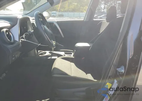 2017 Toyota Rav4 Le z USA, uszkodzony, nr VIN JTMZFREV0HJ711332